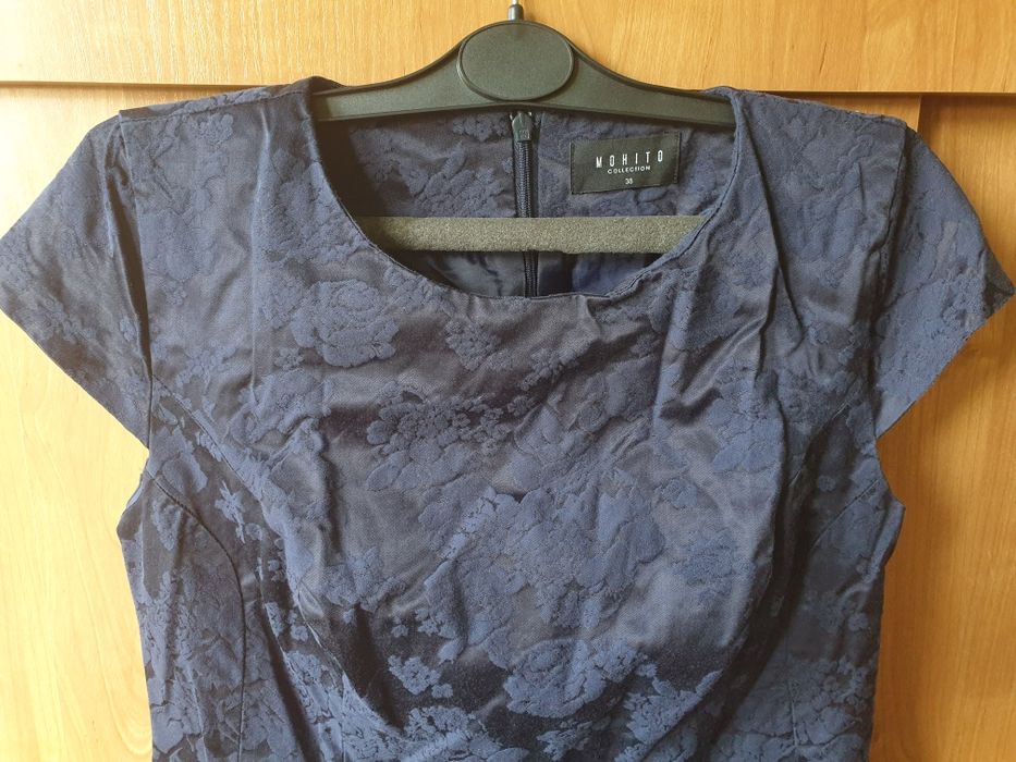 Sukienka granatową w kwiatowy wzór Mohito r. 38