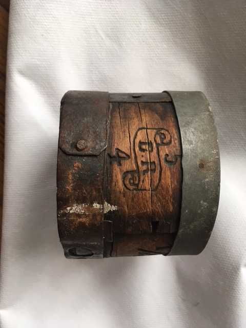 stara drewniana miarka pojemność 1/4 litra