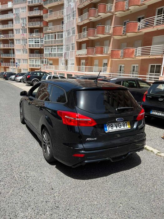 Carrinha Ford Focus Station ST-LINE 1500TDCI 120CVDesportivo Económico