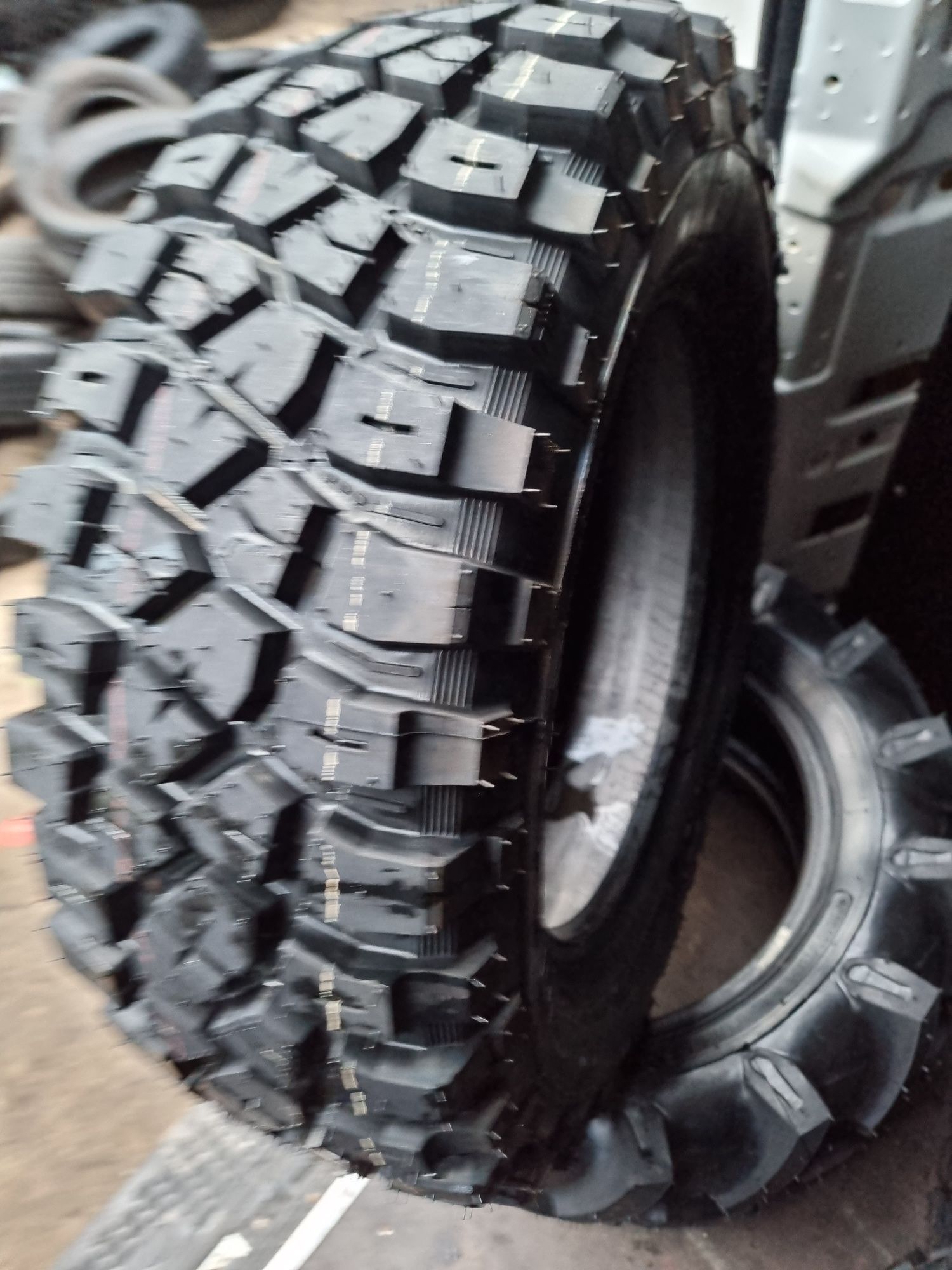 Opony Terenowe 235/75 R16 Dakar Wzór Bfgoodrich Mud-Terrain T/a KM3