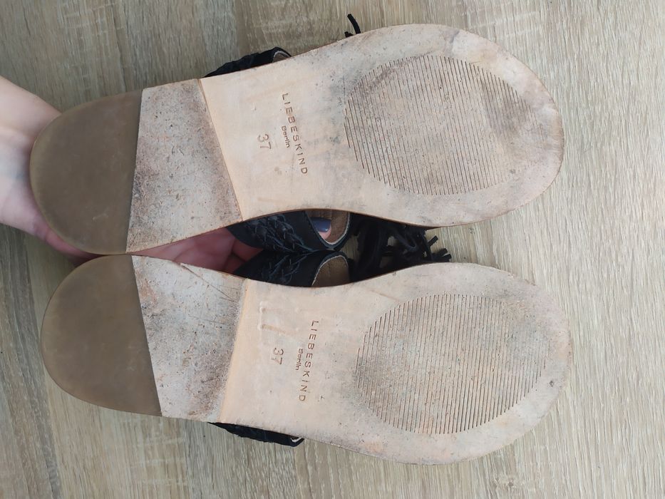 Liebeskind Німеччина 37p. оригінальні шкіряні шльопанці сандалі