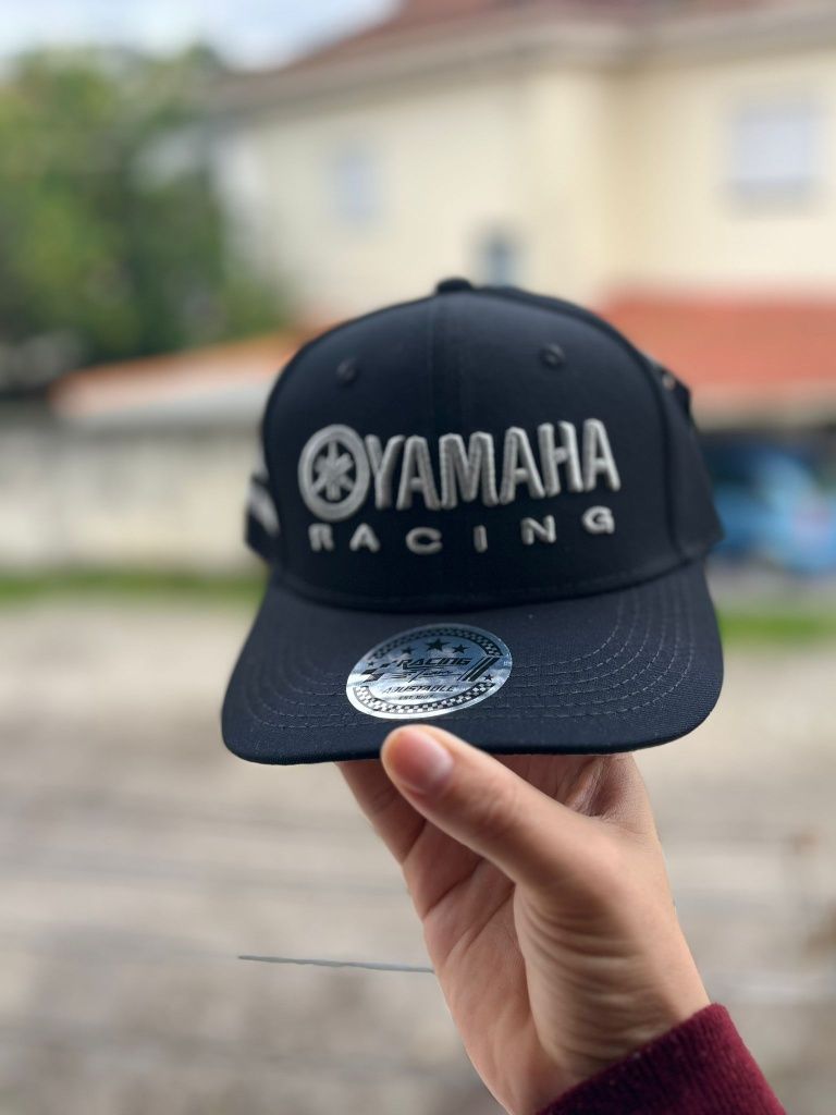 Boné da Yamaha pede a tua