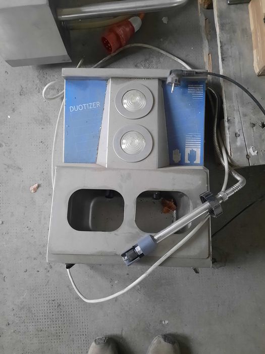 Dozownik środka dezynfekującego do rąk - używany w rolnictwie