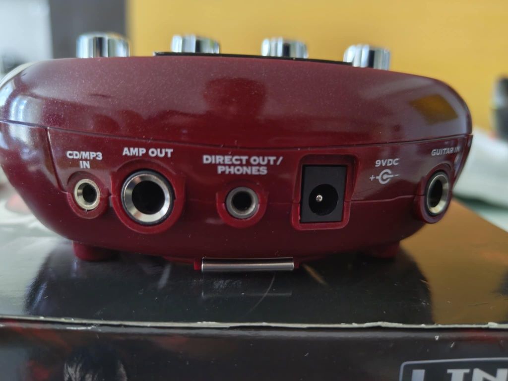 Zestaw Gitara elektryczna, twardy futerał i multiefekt