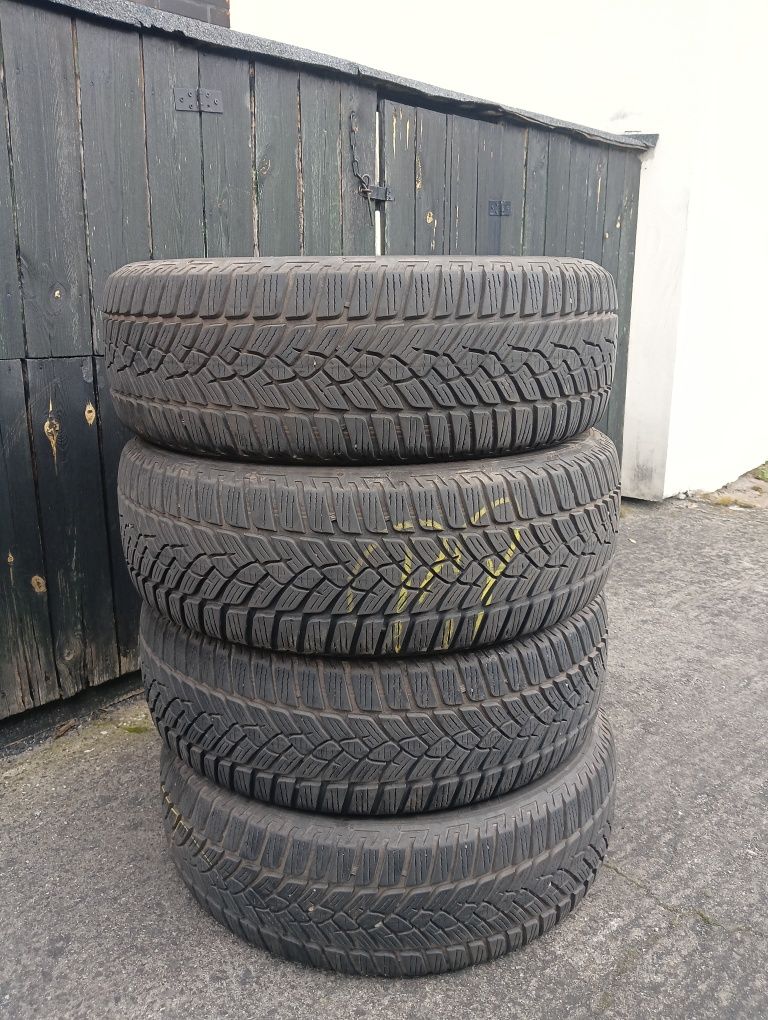 Opony zimowe 205/60R16