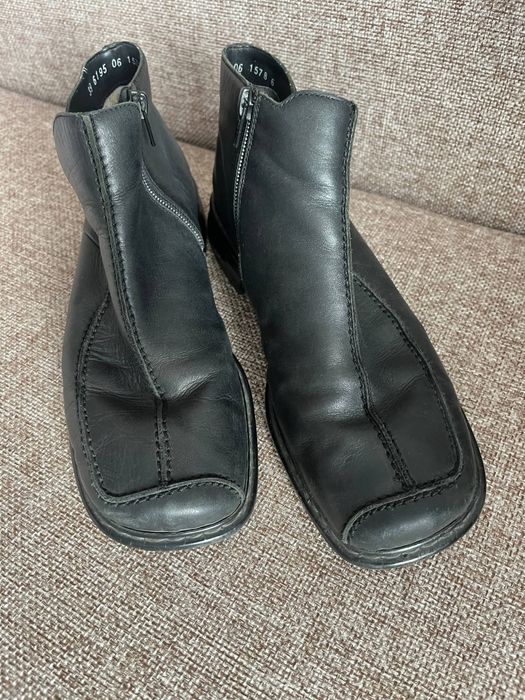 Черевички жіночі.