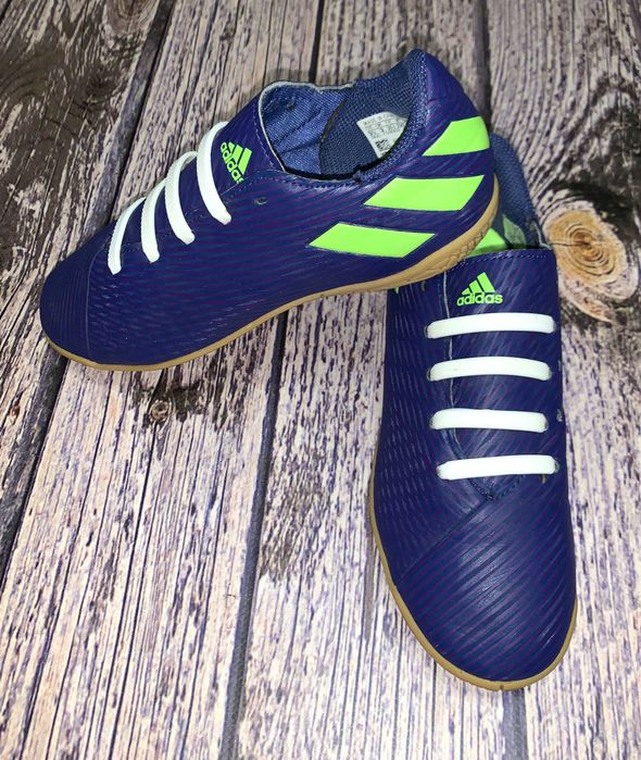 Футзалки Adidas для ребенка. размер 35 (22 см)