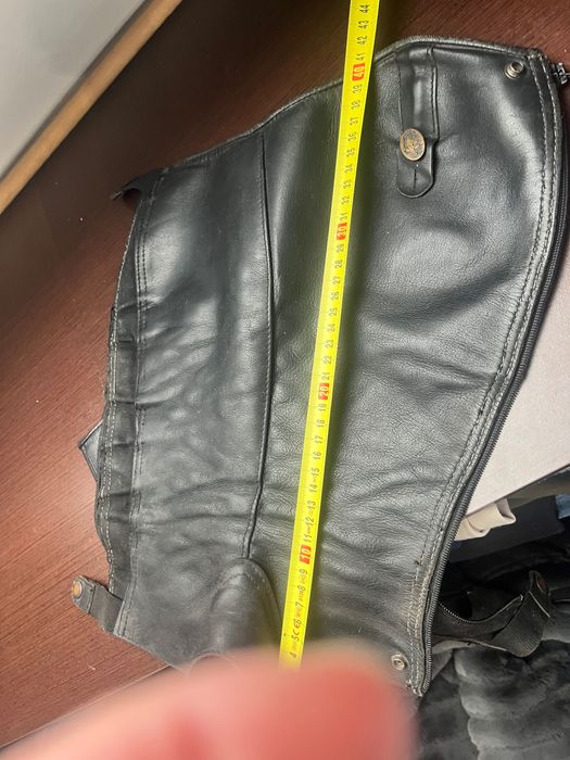 Czapsy hippica skórzane