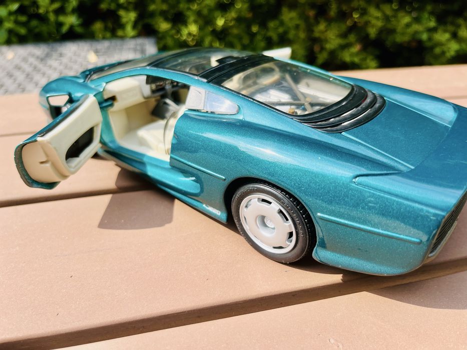 Jaguar XJ220 da Maisto miniatura 1:18