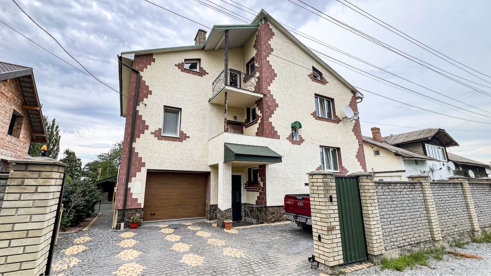 Продається просторий і затишний будинок у м. Борислав