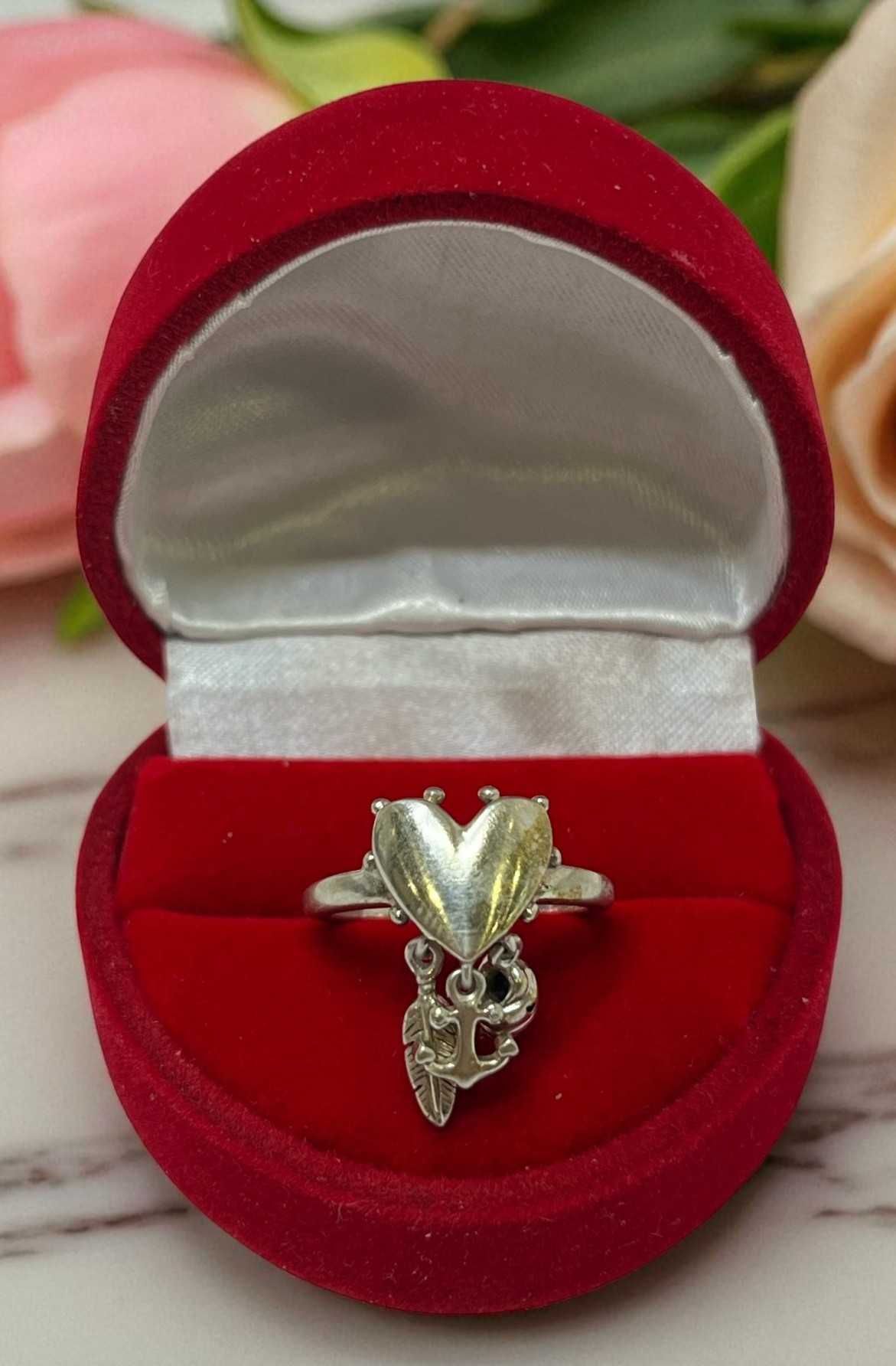 Pandora - srebrny pierścionek z zawieszkami– model 197187 / rozmiar 8