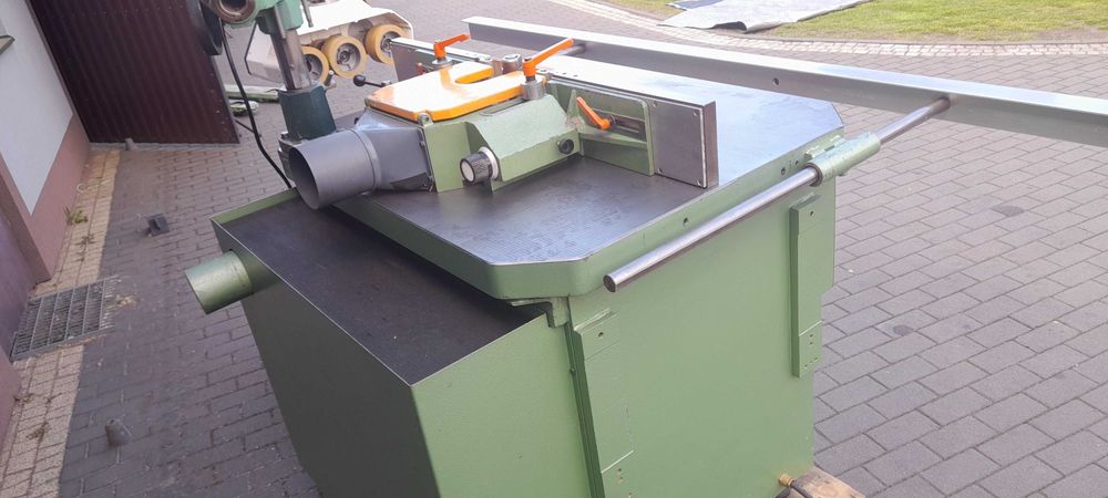 Frezarka dolnowrzecionowa BAUERLE sfm-200 regulowana do kąta
