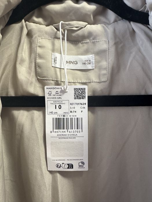 Тепла куртка для дівчинки, розмір 140см