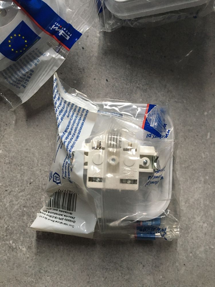 Gniazdo elektryczne pojedyncze