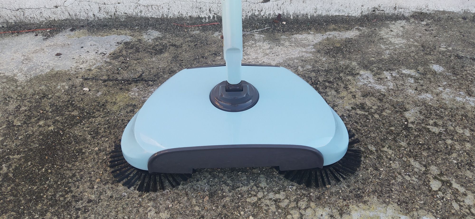 Vendo Vassoura Easy Clean (Não é elétrica)