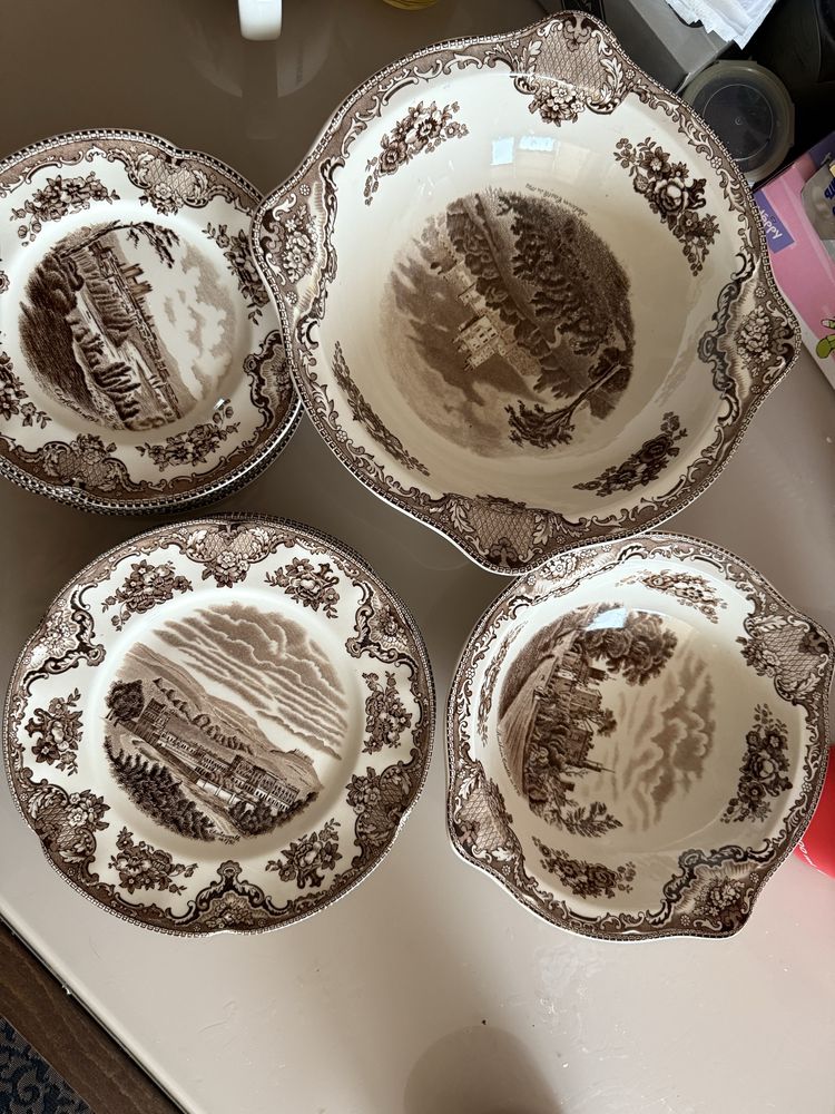 Продам сервиз тарелки, салатницы, масленица
