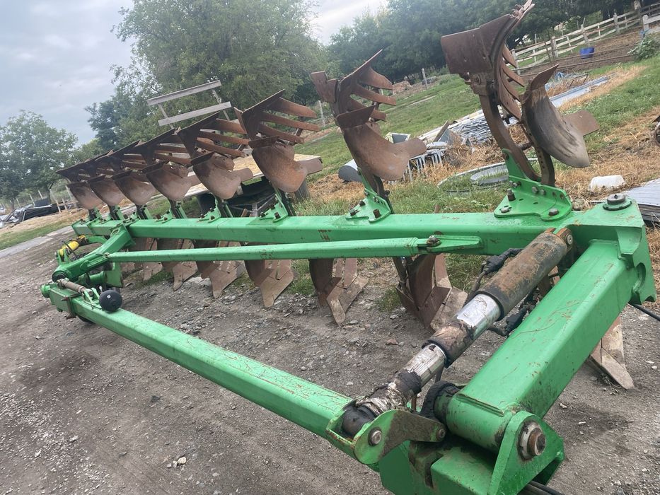 Терміново продам  оборотний плуг 7+1 Велес Агро