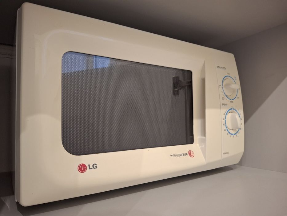 Мікрохвильова піч з грилем Lg, 20л.