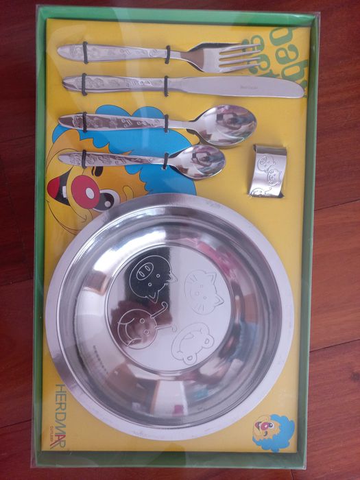 Conjunto de bebe prato, talher e rosca para guardanapo