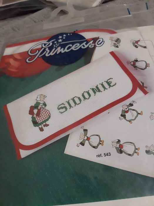 Diversos para bordar ponto cruz (bolsas, panos)