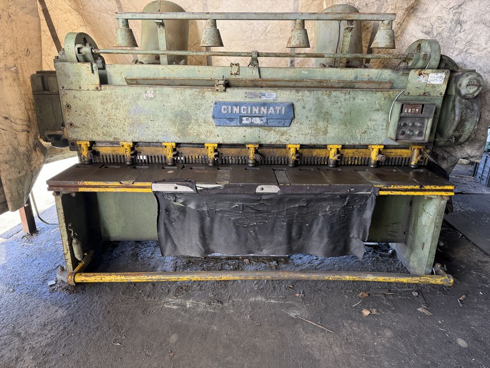 Guilhotina para corte de materiais