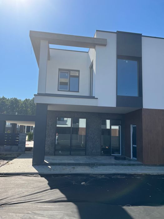 Продаж котеджу с. Конопниця Stone village