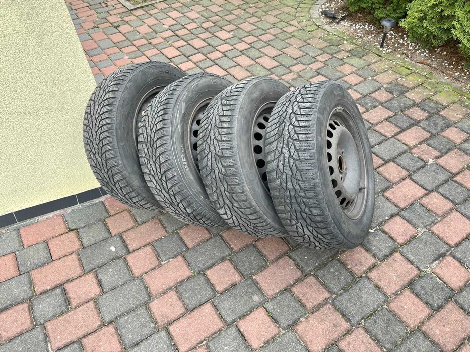 Sprzedam cztery koła z oponami zimowymi Nokian WR D4, 195/65, R15