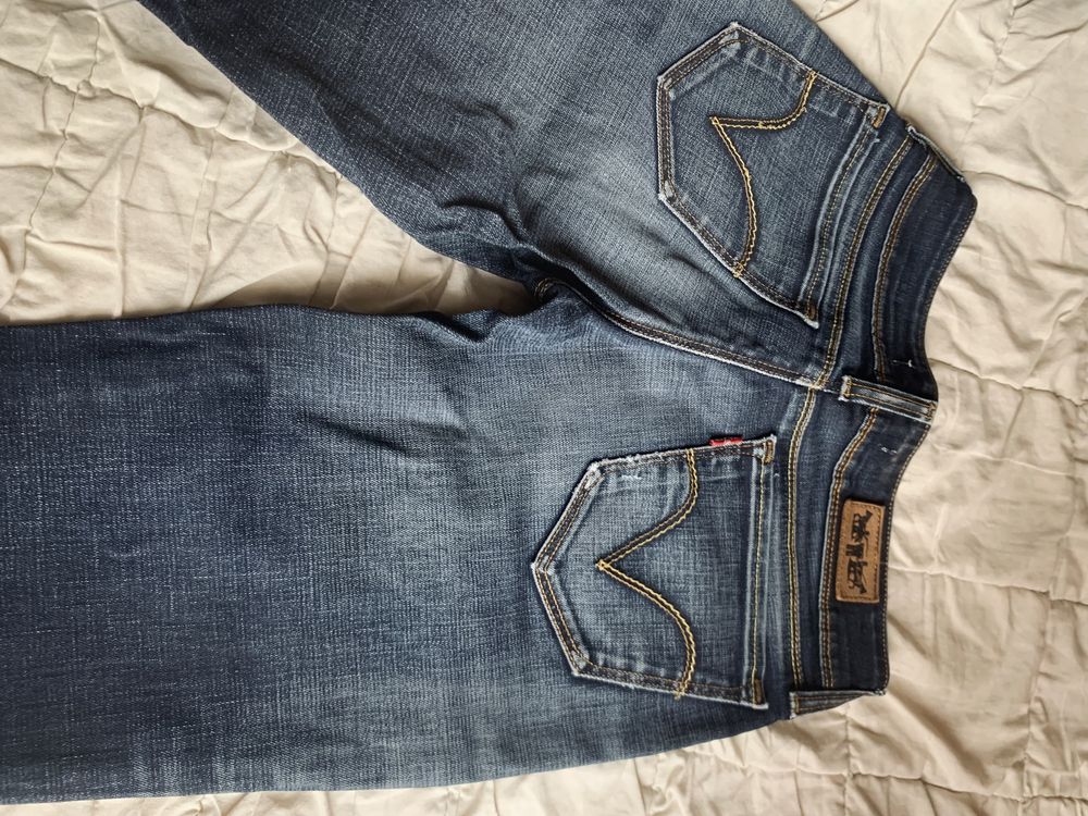 Spodnie jeansowe granatowe z przetarciami S/M, Levi’s