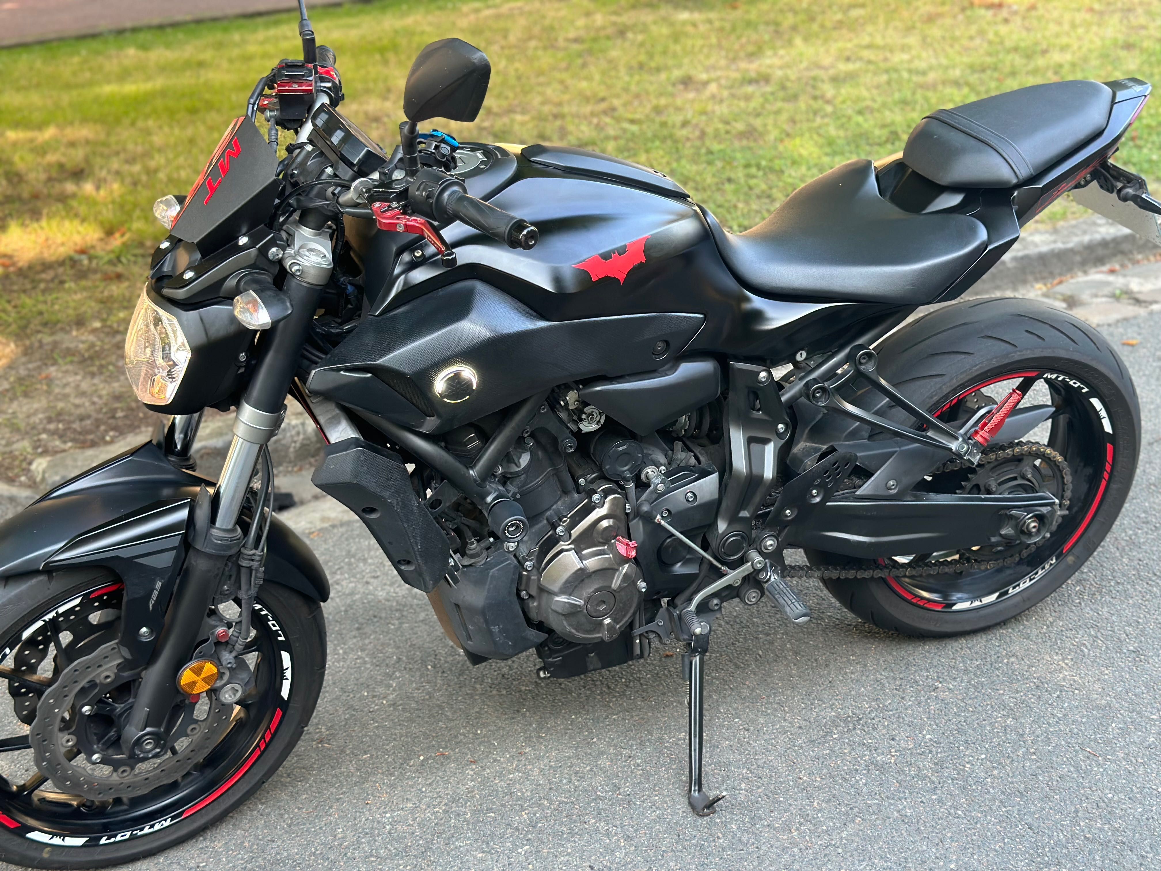 MT07 YAMAHA 35KW LIVRETE 2017 com extras