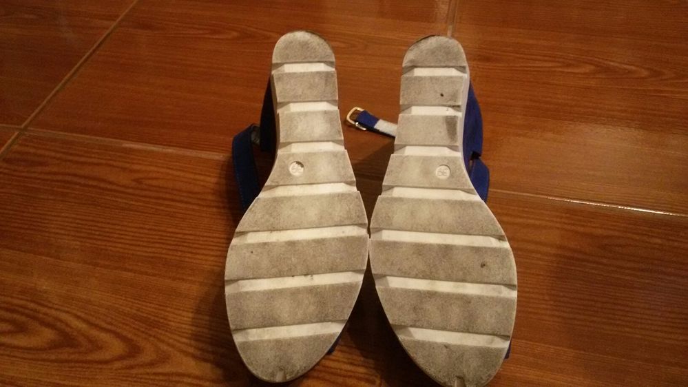 Sandálias azuis em camurça n. 39