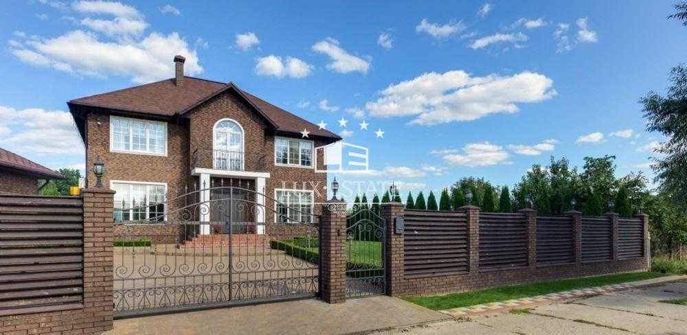 Продам шикарный дом с террасой и бассейном в элитном посёлке Романков
