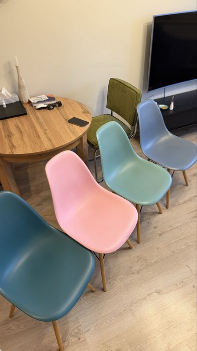 Komplet krzeseł stołowych - jak nowe