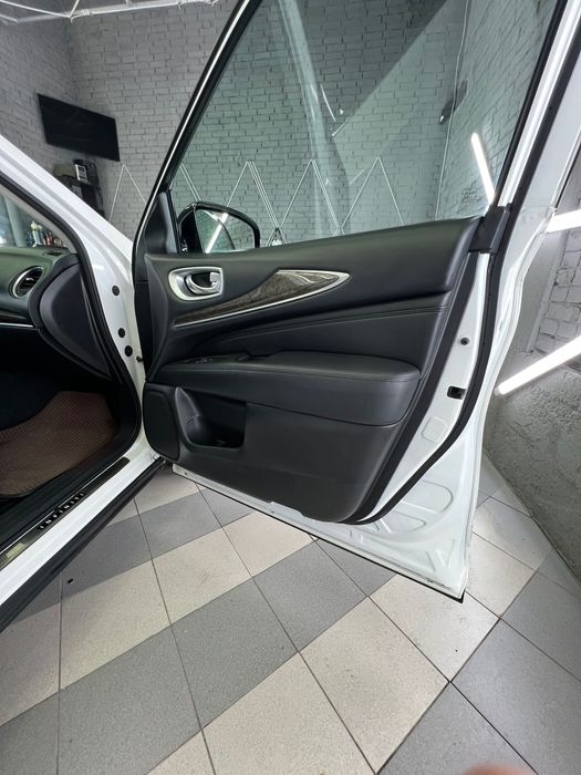 Продам надійну машину Infiniti QX60