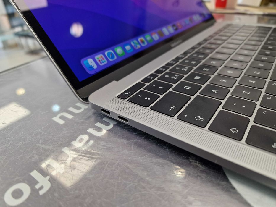 Macbook PRO 13 2017/ i5 2.30 GHZ/ 8GB/ 256GB/ czytaj uważnie opis