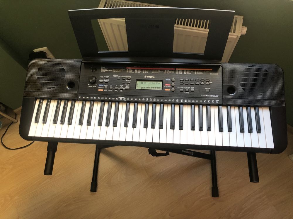 Синтезатор Yamaha psr e263