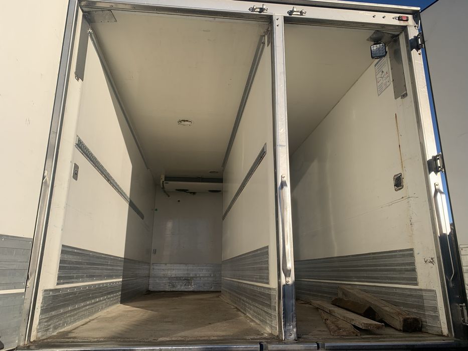 Chłodnia izoterma  zabudowa carrier supra 850 MT