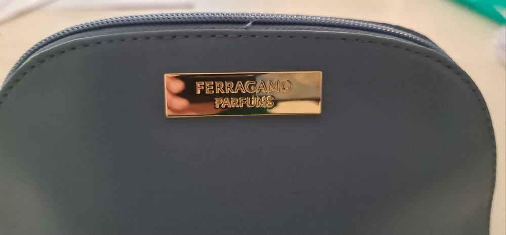 Bolsa da Ferragamo. Nova
