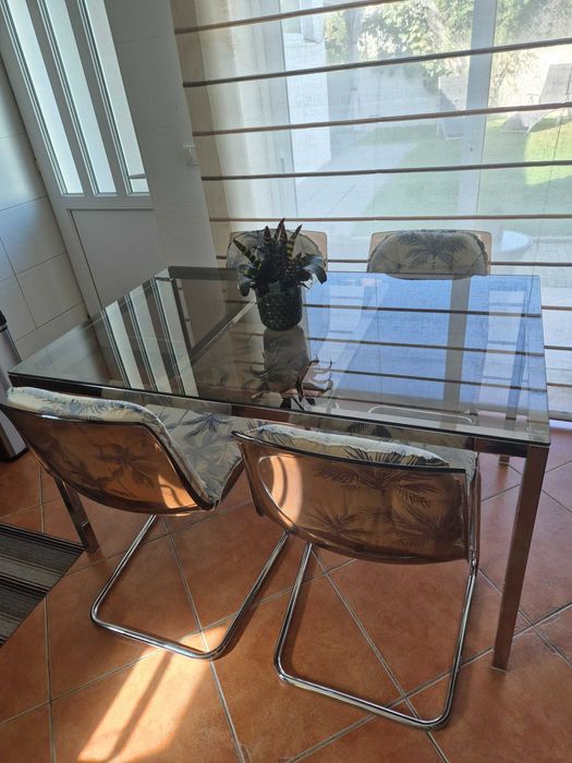 Mesa de cozinha + 4 Cadeiras