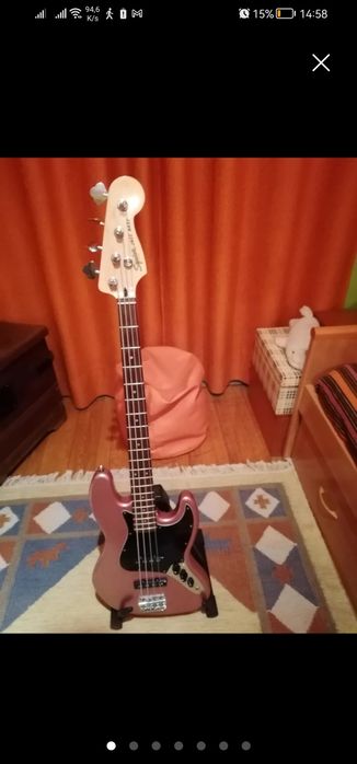 Baixo squier jazz bass , tripé, capa, alça e cabo