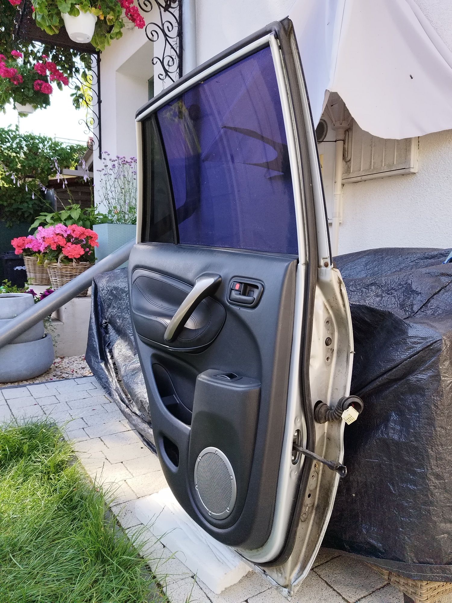 Drzwi lewy tył Toyota Rav4 II gen 00-05 srebrne