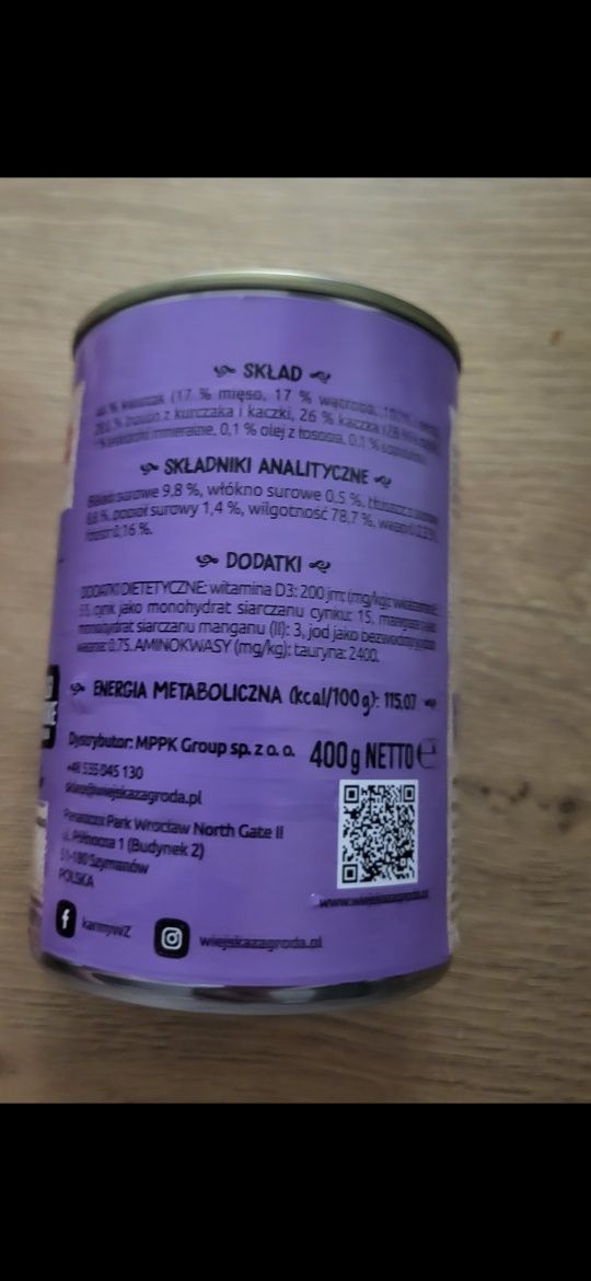 Wiejska zagroda karma mokra kot kurczak z kaczką