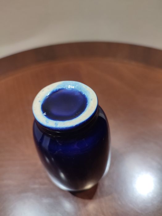Śliczny stary wazonik porcelana kobalt