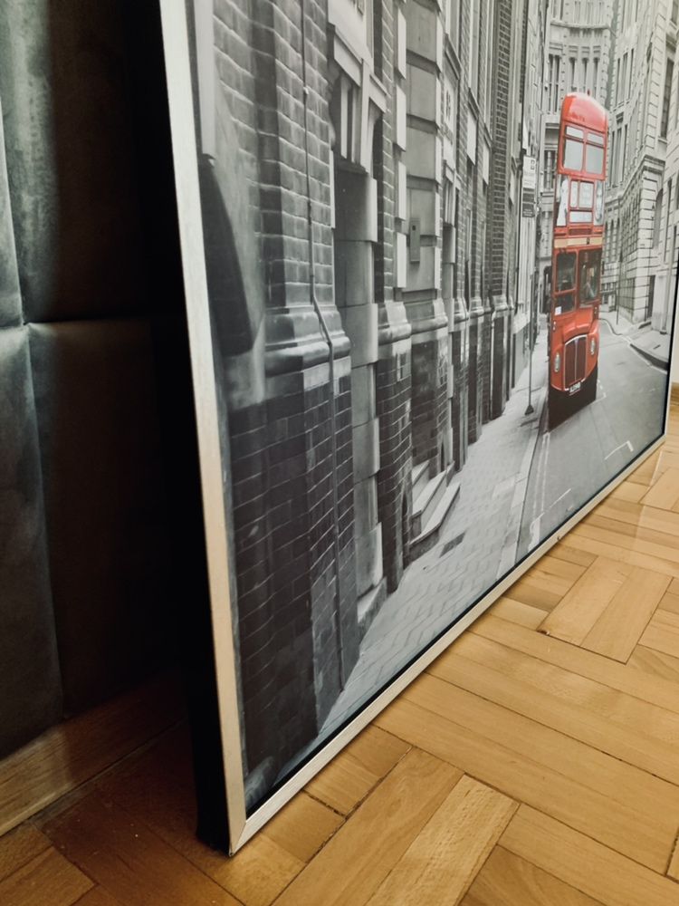 Duży obraz 140 x 100 - czarno-biały Londyn i czerwony autobus