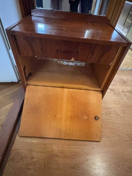 Szafka z lustrem do przedpokoju