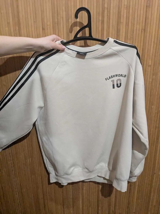 Біла кофта з принтом