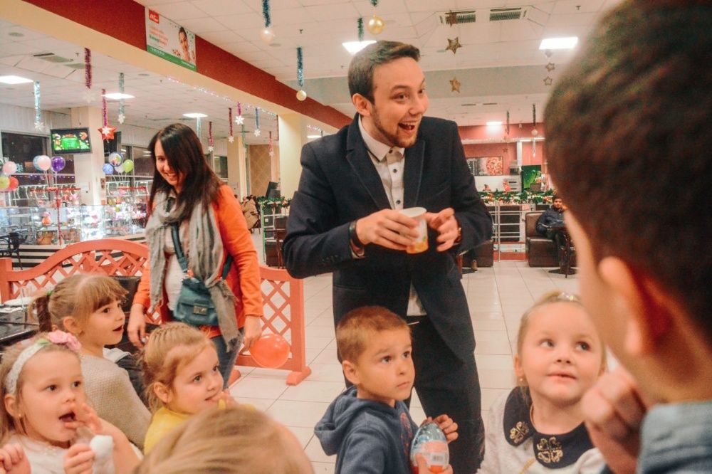 Фокусник аниматор на детский день рождения. Харьков