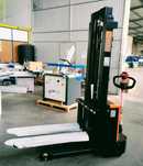 Stacker elétrico Empilhador  PSL 15/20 -- 1.500 Kgs. 3,00 mts. 220V