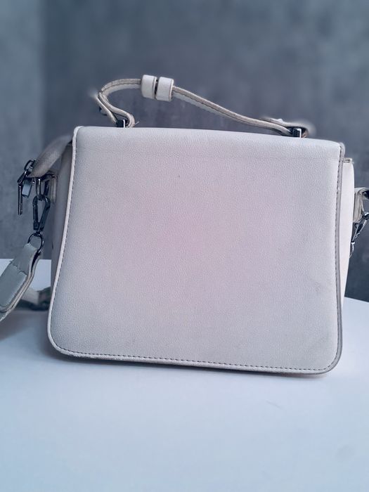 Жіноча сумочка біла