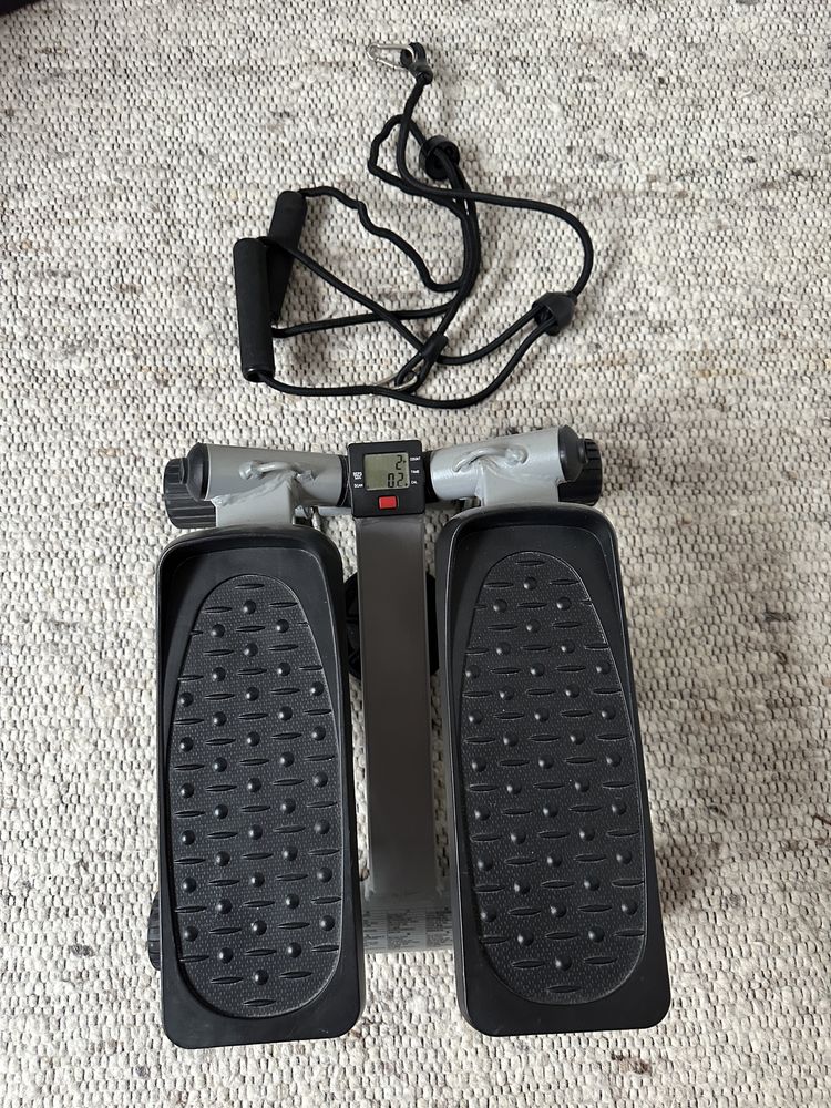 Stepper skośny szary z gumami linkami lekki pod łóżko