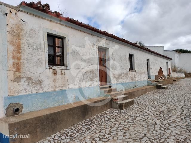 Ruina com Terreno no Perimetro Urbano 1460 m2